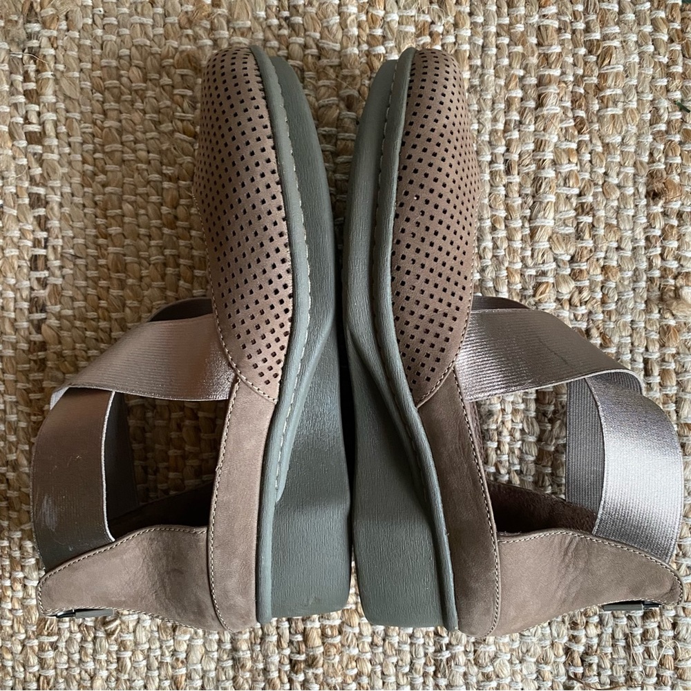 Dansko Laura Nubuck Wedge in Walnut Size 38 - Picture 8 of 13